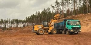 Добыча карьерного песка.