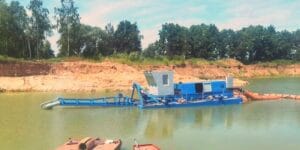 Добыча речного песка. 