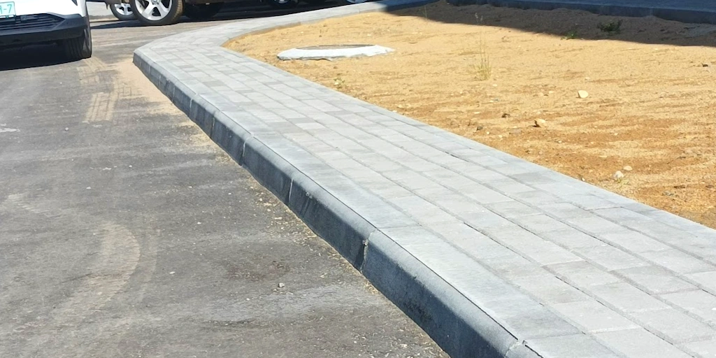 Установка бордюров Ограждение асфальта бордюрами. Завершающий этап работ. РДУ-7